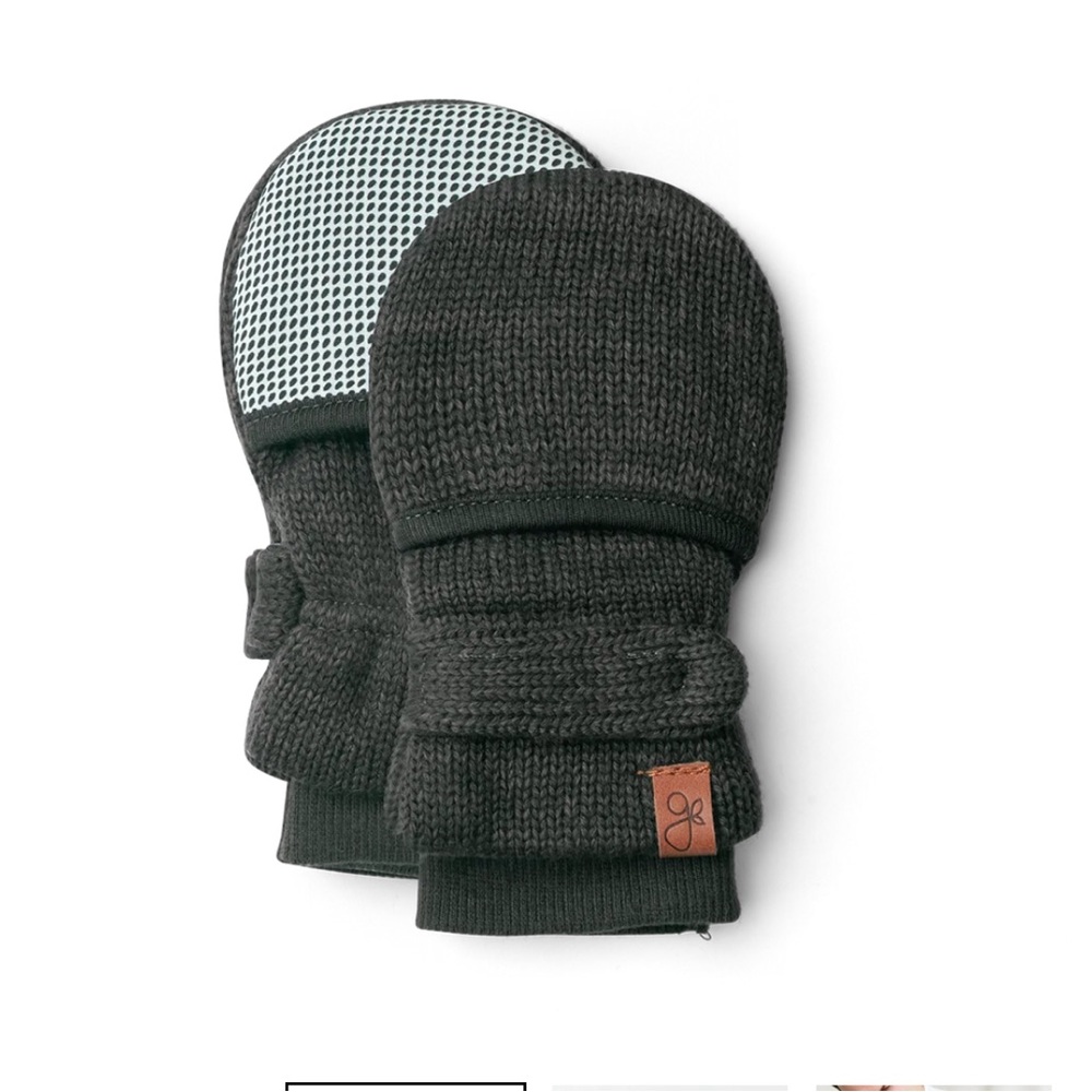 Goumi knit mittens